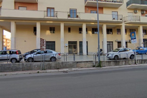 Ufficio quattro vani e servizio in locazione a Bagheria (PA) via Città di Palermo 